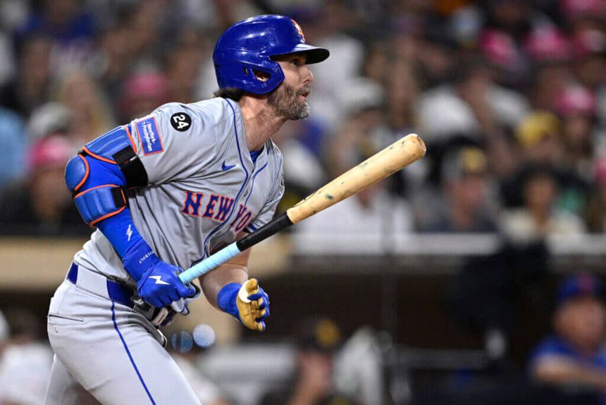 Mets’ Jeff McNeil to miss rest of regular season with wrist fracture: Who steps up?