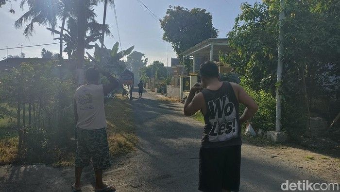 Warga Blitar berhamburan keluar rumah usai diguncang gempa