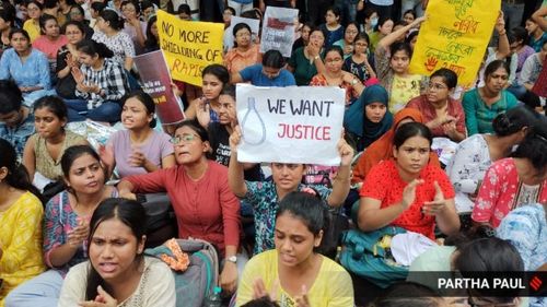 Doctor ,Student ,nurse protest at RG Kar hospital in connection with doctor death.