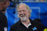 Timothy Busfield criminal indictment thrown out by judge over prosecutor error - NewsNation