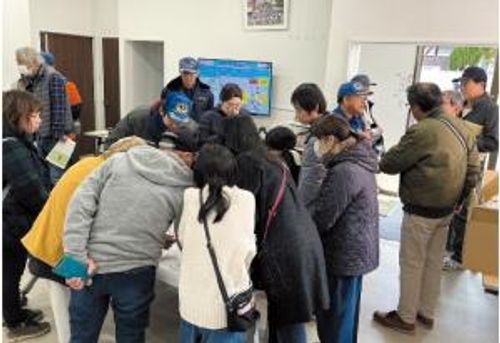 防災計画を立てる地域の人々