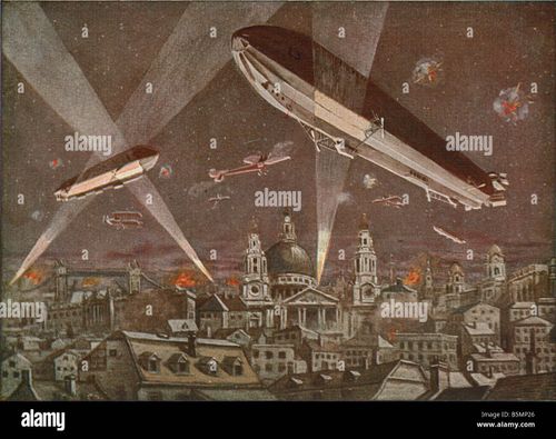 9 1914 0 0 A8 Zeppelins over London Picture Postcard First World War 1914 18 Air battle Zeppeline ueber London Zeppelins - Stock Image