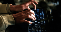 Nova lei aumenta penas para crimes sexuais online contra crianças