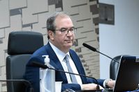 Leiloeiro tem direito à comissão mesmo após quitação da dívida antes da arrematação