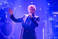Barry Manilow Makes Early Exit From Second Night of Vegas Residency Comeback, Cancels Saturday Night Show - Variety