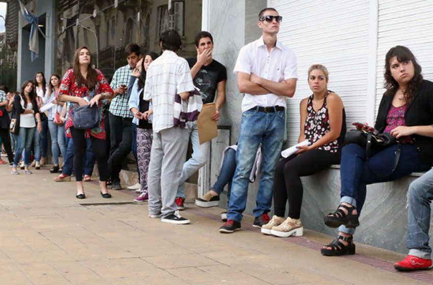 La tasa de desempleo bajó al 6,3% en el tercer trimestre de 2025. Santa Cruz y la provincia de Buenos Aires tienes el índice más altos de desocupación.