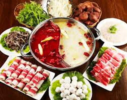 Steaming xiaolongbao dumplings