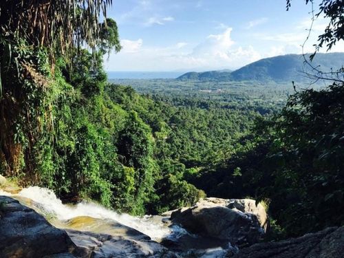 Thung Na Mueang Waterfall