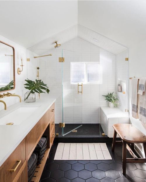 Beautiful bathroom ideas and inspiration - wood, black and white bathroom #bathroomdecor