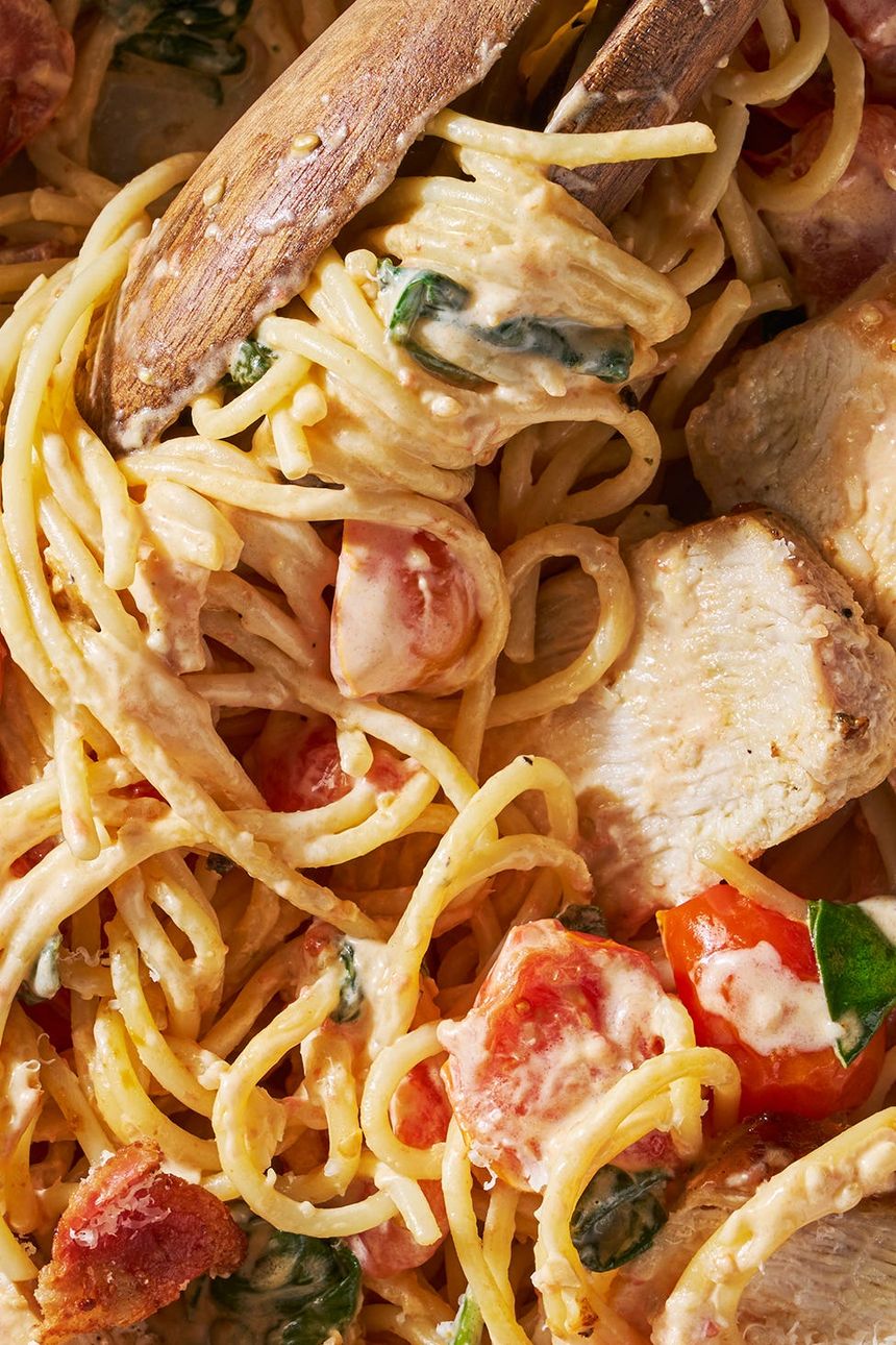 angel hair pasta with sliced chicken, tomatoes and basil