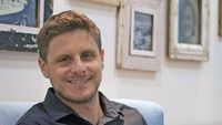 The bold email that led a young surfer to a CEO role - CTech