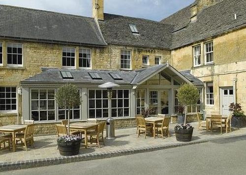 Noel Arms Hotel
