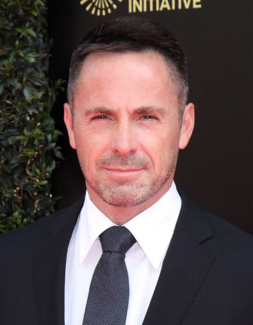 William deVry