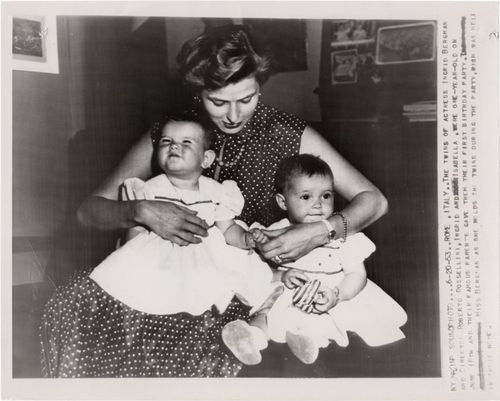 [Book #150361] Original press soundphoto (wire photo) of Ingrid Bergman with twin daughters, Isabella and Ingrid Rossellini, 1953. Ingrid Bergman, Ingrid Rossellini, Isabella Rossellini, subjects.