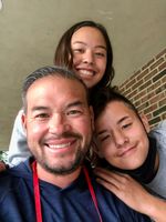Jon Gosselin Filming Netflix Tell-All Documentary About ‘Jon & Kate Plus 8’ With Kids Collin and Hannah - Yahoo
