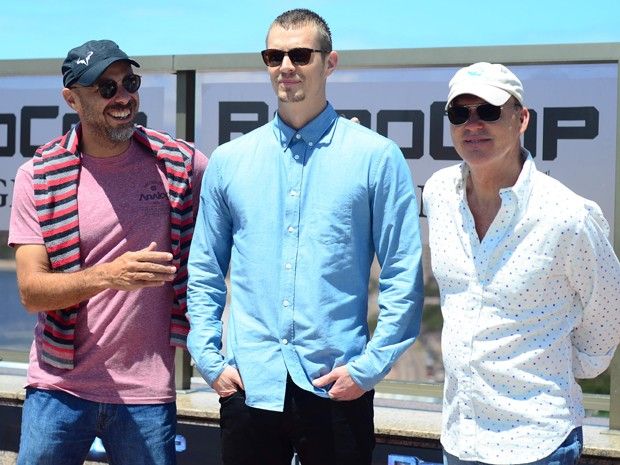 Bastidores do filme RoboCop 2014 - Diretor José Padilha no set de filmagem com Joel Kinnaman