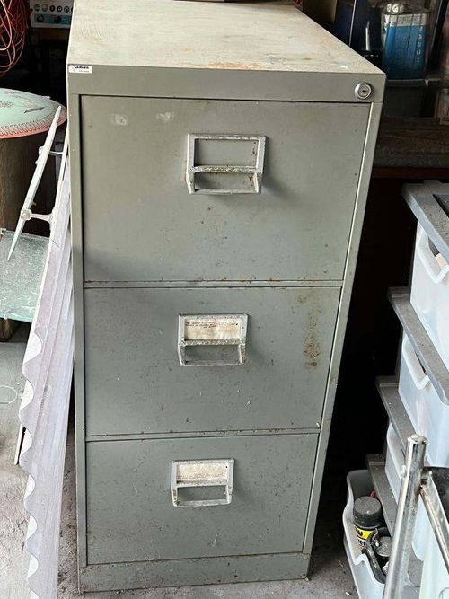 VINTAGE LEABANK OFFICE FURNITURE GREY METAL 3 DRAWER FILING CABINET