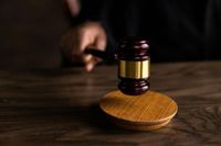 Mulher é condenada a indenizar colega enforcada por ela em fábrica de Divinópolis