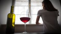 Woman who wants alcohol-free home not in wrong, says therapist, Reddit users | Fox News