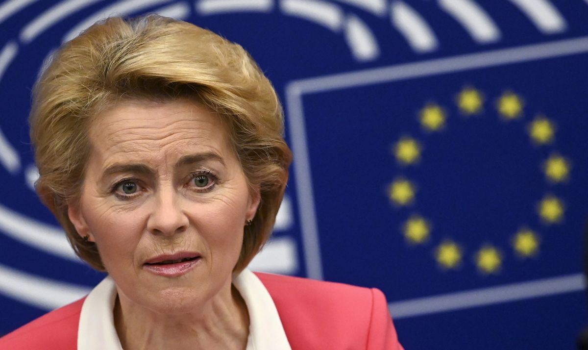 Ursula Von der Leyen, une proche de Merkel adoubée par Macron