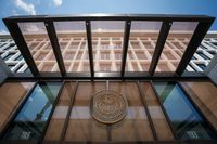 US Interest Costs Hit Record $1 Trillion, Risking Debt Snowball - Bloomberg.com
