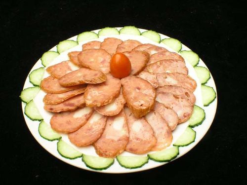 Sizzling Harbin red sausage in a winter dish