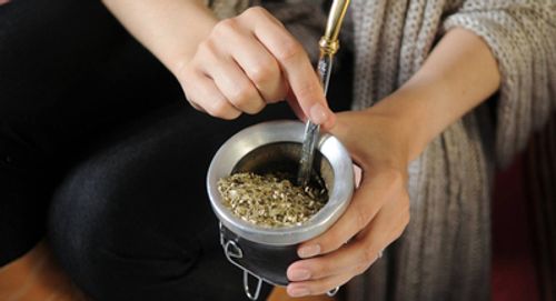 Imagen de ¿Qué significa ensillar el mate?