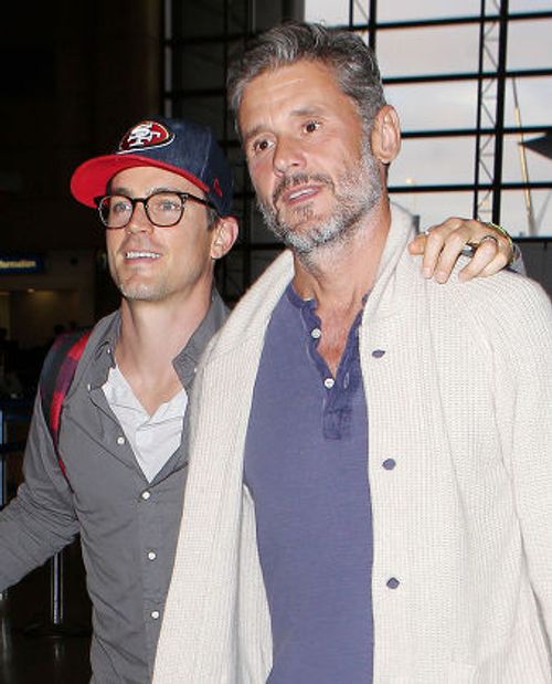 Matt Bomer and Simon Halls at LAX International Airport, Los Angeles, America - 26 Jun 2015 Imagem Editorial Stock