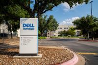Dell Falls Most Since 2018 After AI Server Sales Disappoint