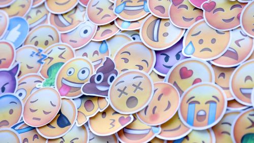 Imagem de vários emojis do WhatsApp