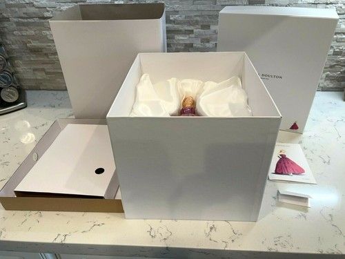 Royal Doulton "Happy Birthday 2021" Figure of Year HN 5937 NIB Gorgeous! - Picture 7 of 10