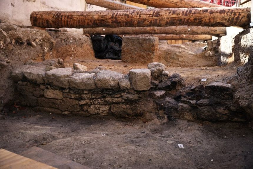 Le rempart de la Lutèce gauloise sous l’Hôtel-Dieu AP-HP à Paris