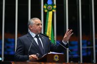 Senador critica relatório da PF sobre fraudes no INSS e cobra investigação mais ampla