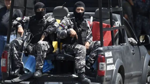 Comandos encapuchados del Sebin.