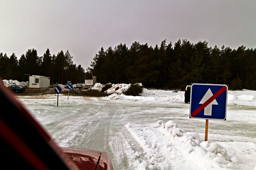 hielo en la carretera