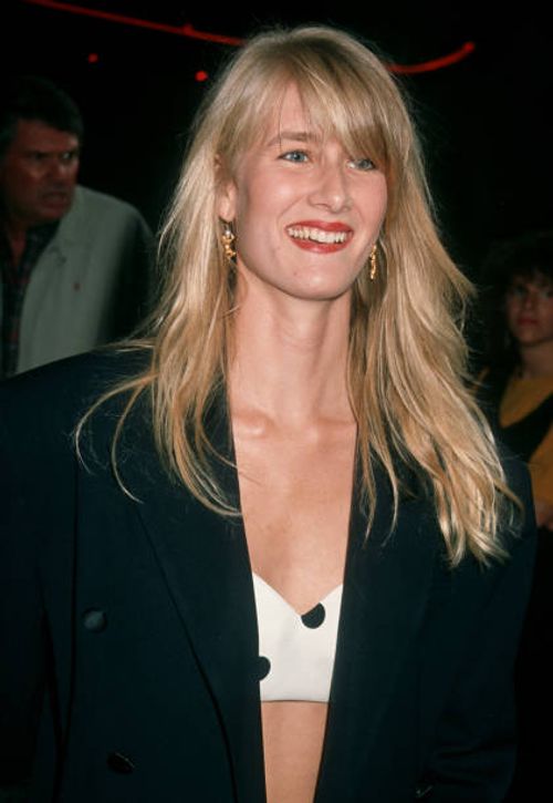 Actress Laura Dern attending the premiere of "Flatliners" on August 6, 1990 at Mann Chinese Theater in Hollywood, California.