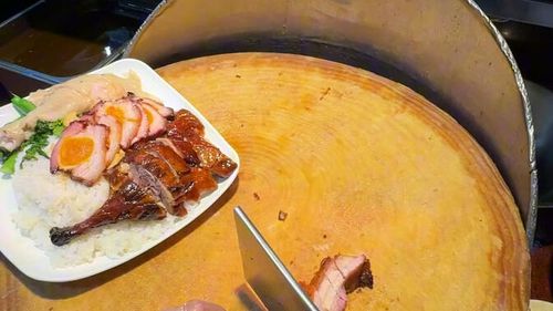 西安粉丝专门坐飞机过来打卡，这也太给力了吧，小哥哥家里肯定有矿 #广式烧腊 #美食