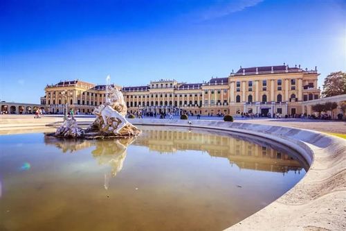 高雄來回｜童話奧捷德10日｜慕尼黑王宮．童話雙堡．國王湖．維也納．布拉格．庫倫洛夫．OUTLET購物