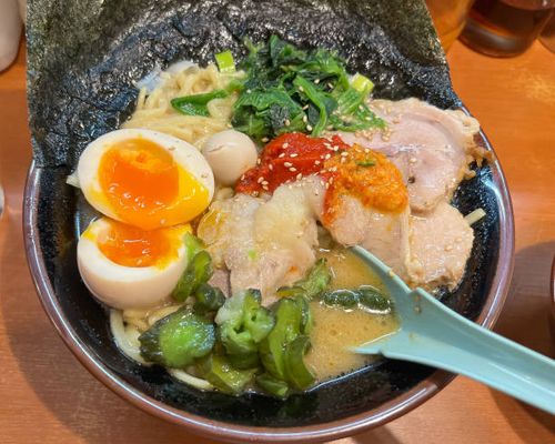 yokohama iekei ramen w/ toppings & condiments - douban stock pictures, royalty-free photos & images