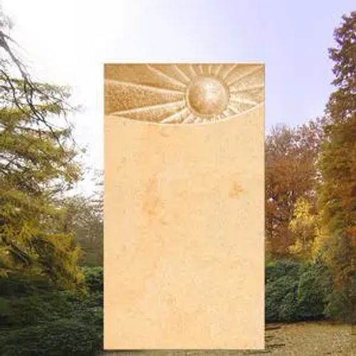 Helios Grabmal mit Sonnenmotiv