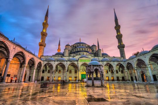 The Blue Mosque, (Sultanahmet Camii), Istanbul, Turkey.