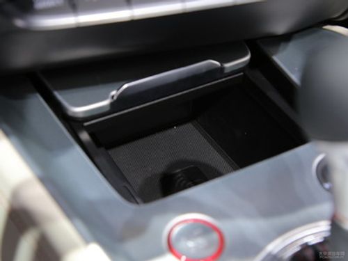 奥迪TTS空间实拍图