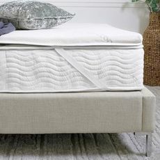 Saatva Natural Latex Mattress Topper - 1.5” Layer of Natural Latex Foam - Breathable Comfort & Durable, Responsive Support - Queen