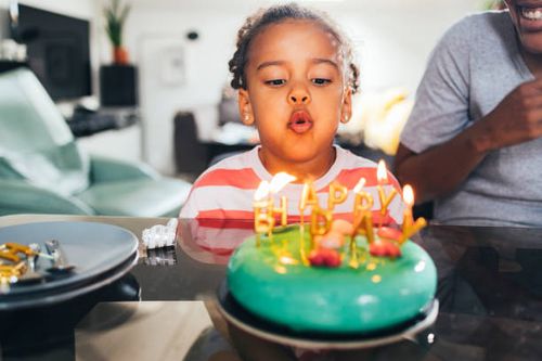 a cute little girl celebrating her birthday - free-birthday-wishes stock pictures, royalty-free photos & images