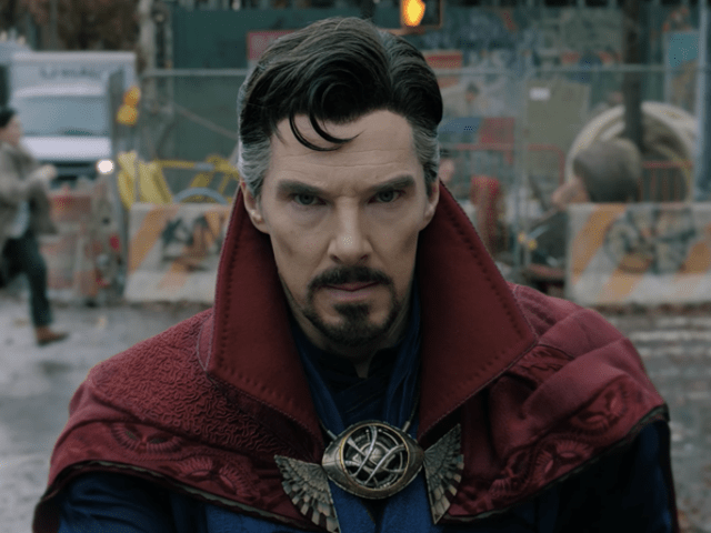 Doutor Estranho Benedict Cumberbatch no Sanctum de Nova York com o Manto de Levitação