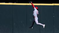 Losses add up for Cincinnati Reds as they get swept by Mariners in Seattle