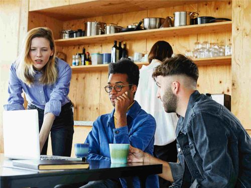 开发者在看笔记本电脑