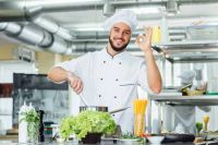 LPT: Si una receta pide “a gusto”, prueba primero una pequeña cantidad antes de sazonar todo